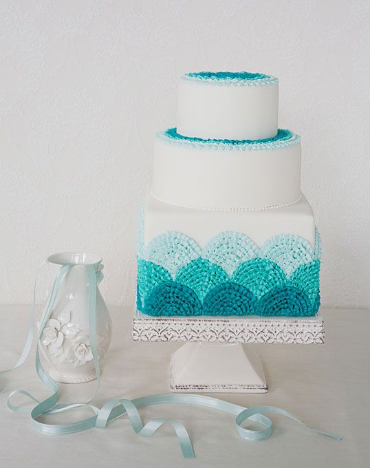 زفاف - Blue Buttercream Scalloped Cake