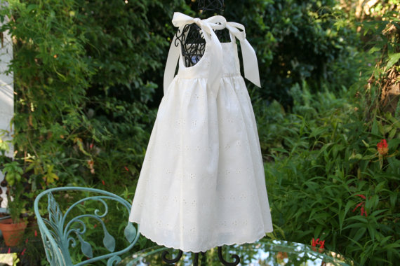 Свадьба - Ivory Flower Girl Dress fully lined.. sizes.5..6,,7,,8,,10