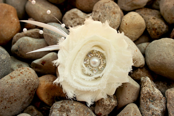 زفاف - Ivory Wedding Hair Clip - Wedding Hairpiece, Wedding accessory, Flower girl or bridal hair clip, rhinestone pearl bling, hairpiece feather