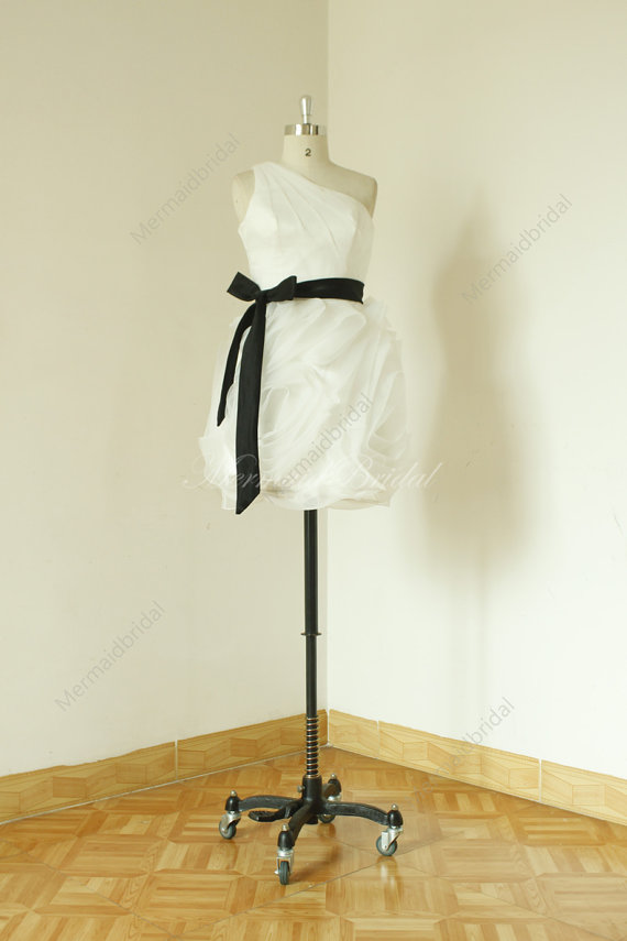 زفاف - Knee length floral ruched short wedding dress, wedding gowns with black sash