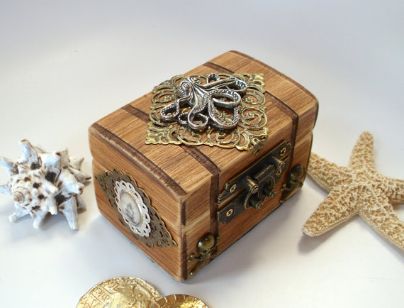 زفاف - The Kraken Treasure Chest - Nautical Engagement Ring Box - Pirate Treasure Chest - Ring Bearer Box