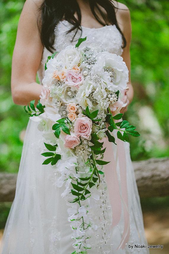 زفاف - Cascading crystal rose brooch bouquet -- deposit on a made-to-order bridal bouquet