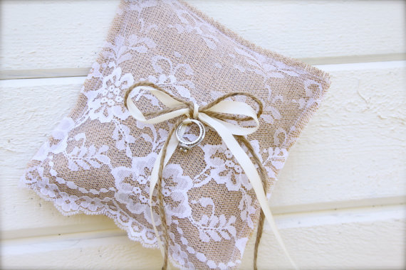 زفاف - Burlap Ring Bearer pillow - burlap and lace pillow
