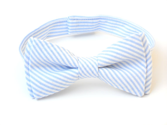 Mariage - Blue seersucker bow tie for boys, toddler bow tie in light blue, ring bearer bow tie, wedding bow ties for kids, toddler boy photo prop