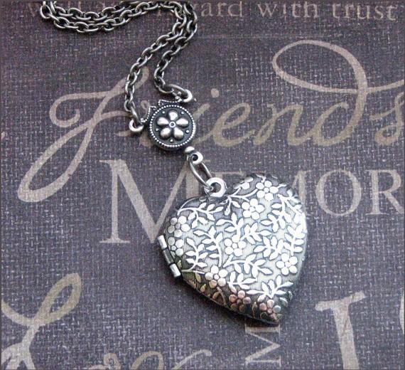 Mariage - Silver Heart Locket Necklace- Enchanted Daisy Love - Jewelry by TheEnchantedLocket - SWEET Birthday Daughter Wedding Christmas Gift
