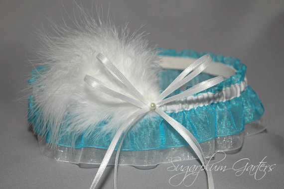 زفاف - Wedding Garter in Turquoise and White with Pearl and Marabou Feathers