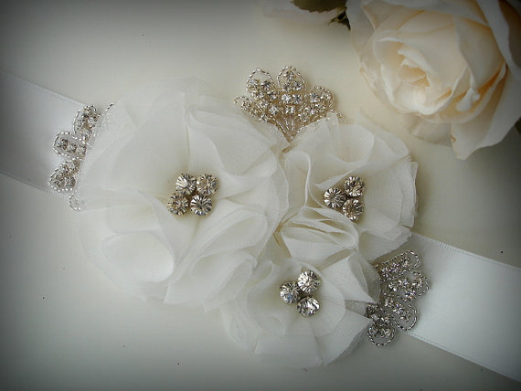 Hochzeit - Bridal Sash Belt , Crystal wedding sash , Crystal sash , Beaded Sash, Rhinestone Bridal Sash, Flower Sash