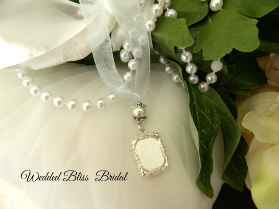 Свадьба - Wedding Bouquet photo charm - Pearl Look-Something Blue-DIY Frame - Keepsake Box included