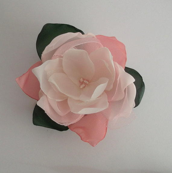 زفاف - Coral pink fabric flower in handmade, Bridesmaids hair accessory, Bridal dress accessory, Hair clip, Shoe clip, Brooch, Flower girs, Gift
