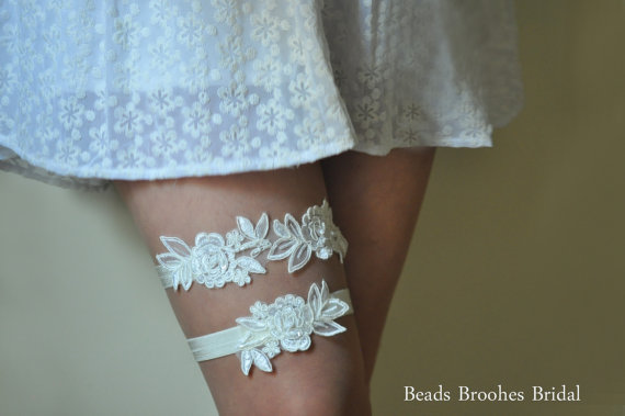 Mariage - Ivory Lace Wedding Garter,Garter Set,Garter Belt, Bridal Garter,White Flower Lace Garter Set,Wedding Garters,Lace Bridal Garter,Blue Garter