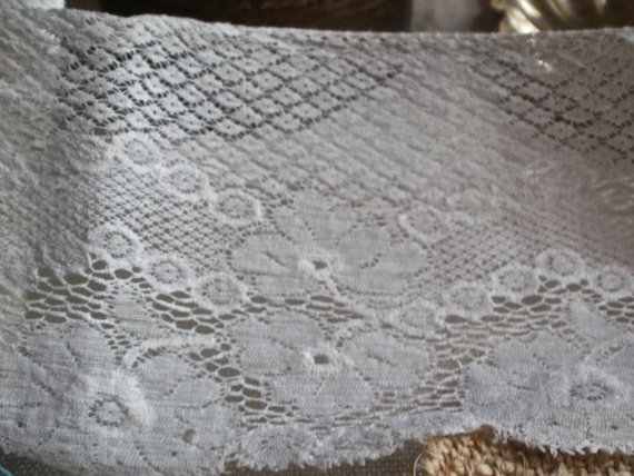 Mariage - 2ys White Lace Lingerie Lace Floral Lace Soft Light Lace Delicate & Flowery Lace Torchon Used but Useful Ideal for small projects