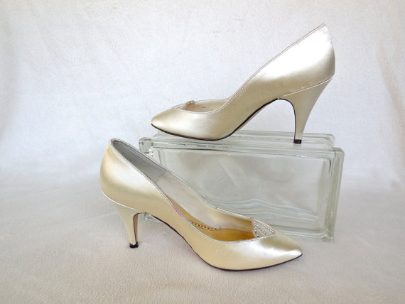 Wedding - Vintage SATIN Wedding Dress Shoes Cream Wedding Shoes Highheels Prom Shoes Spring Heels Mad Men Hollywood Glam Retro 70's Ladies Size 5.5 M