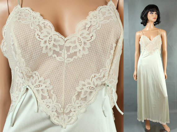 Wedding - Vintage Vanity Fair Nightgown Sz S 34 Sleeveless Lace Bust Flared Ivory Green Free US Shipping
