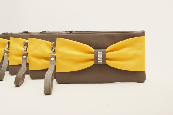 زفاف - Promotional sale   - SET OF 4 -Grey yellow bow wristelt clutch,bridesmaid gift ,wedding gift ,make up bag