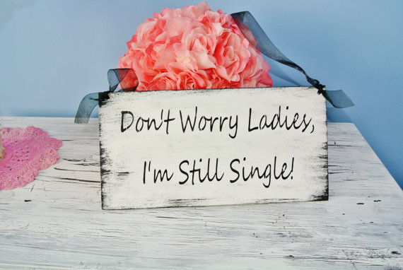 Свадьба - Dont Worry Ladies Im still single, Wooden Sign, Wedding Sign, Funny ring bearer sign, child sign, black and white rustic wedding decor