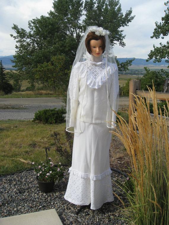 Wedding - 1970s 2 Piece Chiffon And Lace Ivory Wedding Dress/ Boho/ Hippie/ Prairie Or Special Occasion Dress With Ivory  Veil Size S (4-6)