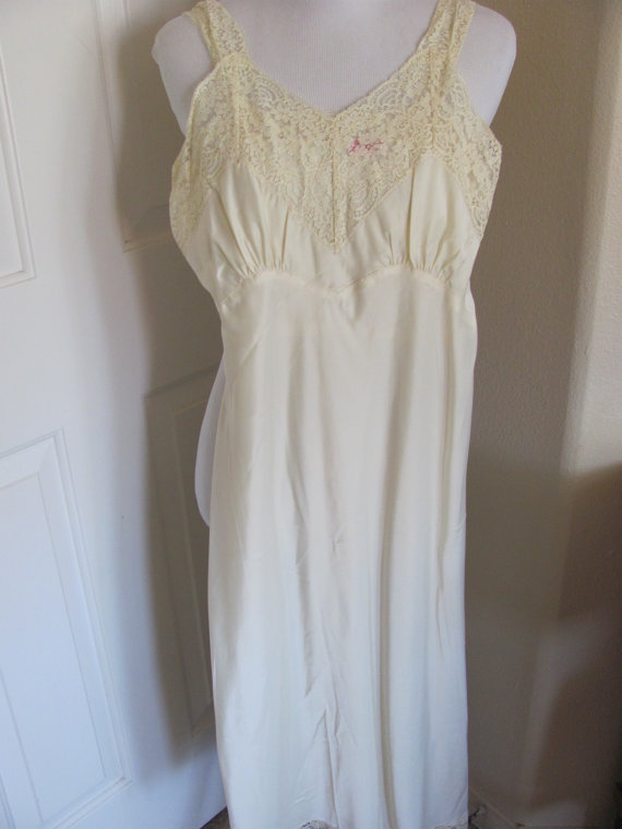 زفاف - Vintage Ladies Off White Silky Lingerie Boudior Pajama Nightgown Slip - Lady Lynne