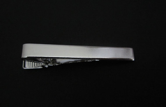 Свадьба - Personalized Tie Clip. Engraved Tie Bar. Men Gift. Groomsmen Gift. Wedding. Gift for Him. Dad. Husband.Birthday.Father's Day.