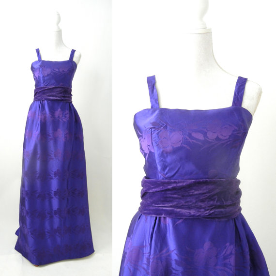 Свадьба - Vintage 1950s Dress, 50s Purple Gown, Retro Satin Gown, Purple Wedding Dress, Vintage 50 Gown, Purple Satin Wedding Gown, Floral Purple Gown