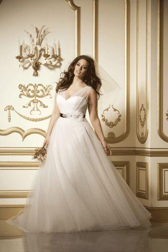 Hochzeit - 15 Beautiful Plus-Size Wedding Dresses