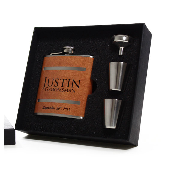 Hochzeit - 5 - Groomsmen Flask Gift Sets - Personalized Textured Brown Flasks
