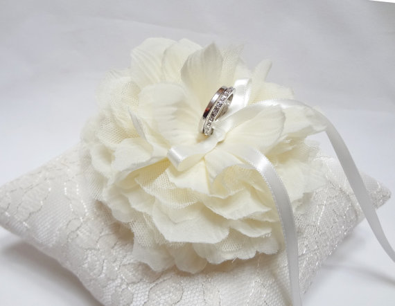 Свадьба - Wedding ring pillow - ring pillow, ivory ring bearer pillow, lace ring pillow, ring bearer pillow