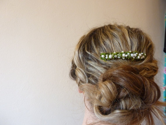 Hochzeit - Moss and Pearl Hair Comb, Woodland wedding, Spring Green, Moss, Pearl, Hair comb