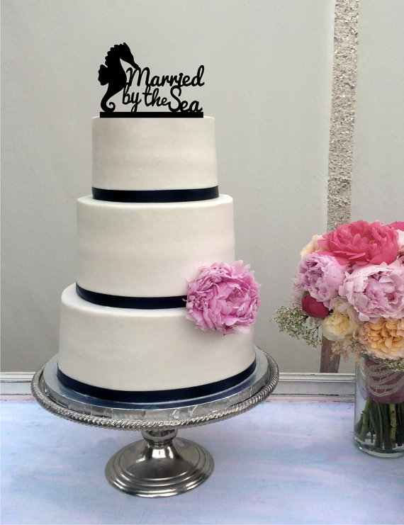 Mariage - Beach Wedding Cake Topper - Destination Wedding Cake Topper - Married by the Sea with Seahorse Acrylic Wedding Cake Topper