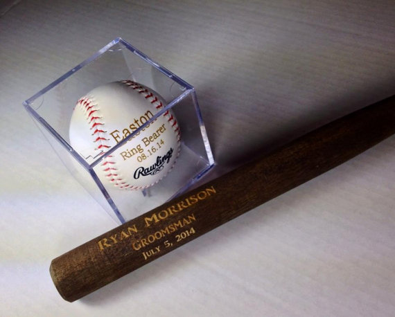Hochzeit - Groomsmen Gift - Set of 5 Rawlings Baseball With Acrylic Case & Mini 18" Baseball Bat - Jr. Groomsmen Gift - Ring Bearer - FREE ENGRAVING