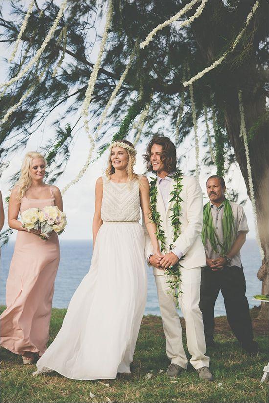 Свадьба - Beach Friendly Wedding Dresses Every Bride Will Love