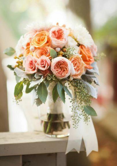 Hochzeit - A Bride's Wedding Bouquet And A      Groom's Boutonnieres❤️