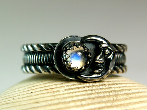 زفاف - Sterling Moon Man Ring, Blue Moonstone, Handmade Artisan Jewelry, Natural, Unique, made to order