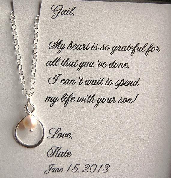 Mariage - Mother of the Groom Gift, Pearl Infinity necklace and chain, sterling silver, wedding jewelry, Thank you gift to Mom