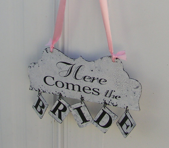 زفاف - Two Sided Flower Girl Custom Wedding Asile Sign Here comes the Bride and they Lived Happily ever After