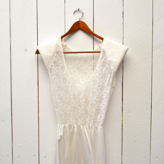 Hochzeit - Vassarette White Lace Full Slip 1980s Padded Shoulder Sheer Slip Dress 32 Inch Bust XS