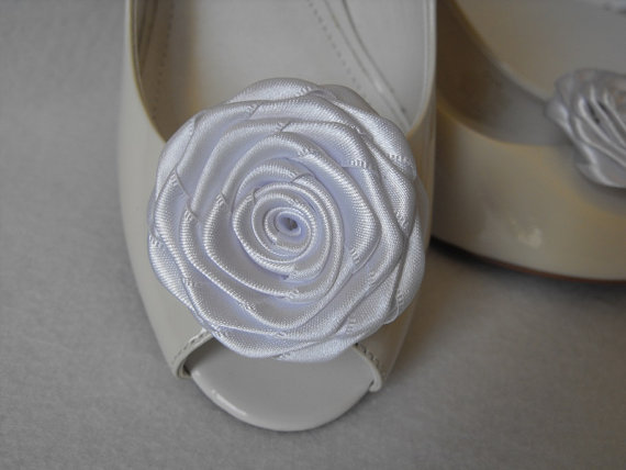 زفاف - Handmade rose shoe clips in white