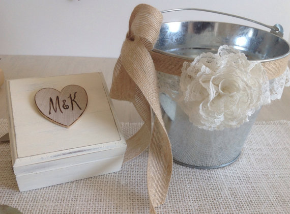Mariage - Flower girl bucket ring bearer box set, ivory wood box, burlap and lace, with wedding ring pillow, personalized, flower girl pail