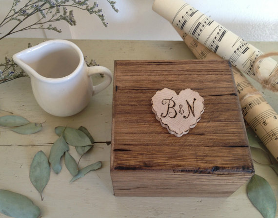 Mariage - Custom wood ring bearer box with pillow