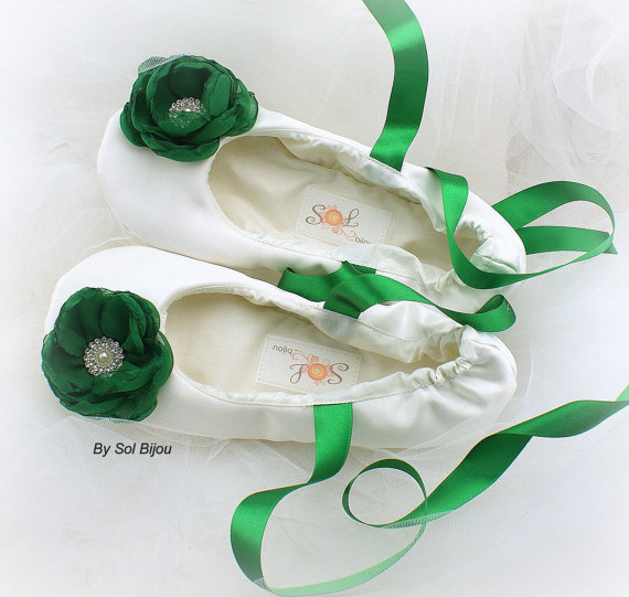 Свадьба - Bridal Ballet Flats - Ballerina Slippers in Ivory and Emerald Green with Handmade Flowers and Crystal Jewels