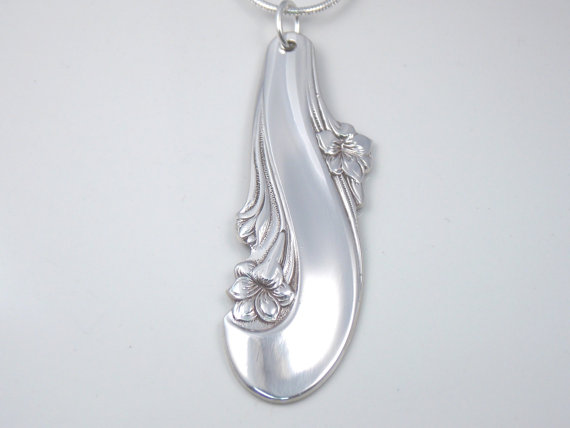 زفاف - Spoon Necklace, Hand Sculpted silver pendant, Spoon jewelry,Spoon pendant, Silverware pendant, Vintage wedding,- 1952 Romance