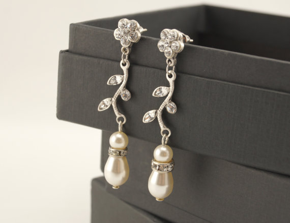 Hochzeit - Bridal earrings-Vintage inspired art deco earrings-Swarovski crystal rhinestone dangle earrings-Antique silver earrings-Vintage wedding