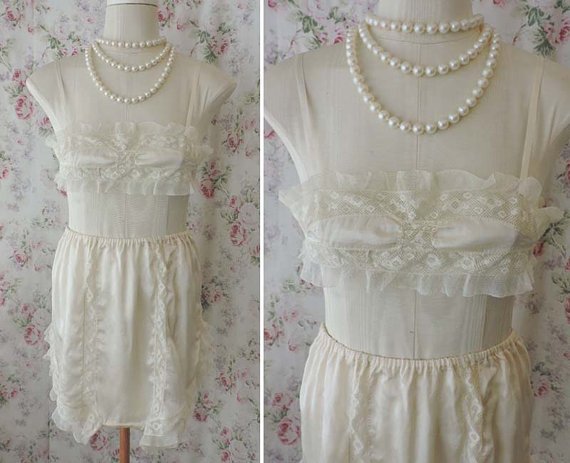 زفاف - 1920s Wedding Lingerie Bra & Tap Pants Set - Cream Ivory Silk - Lace Trim - Bridal Flapper Lingerie Step Ins - Excellent Condition - Size S