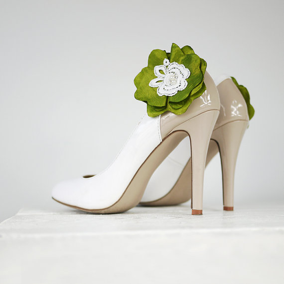 Hochzeit - Lace Shoe Clips, Lace Bridal Shoe Clips, Bridesmaid Shoe Clips - You Choose the Colors