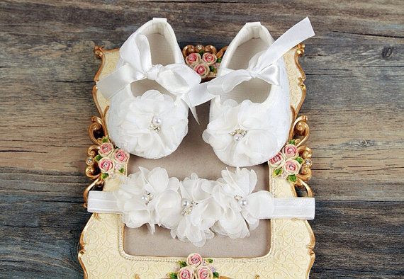 Mariage - White Baby Crib Shoes for Christenings, Baptisms, Weddings and other special occasions..White Baby Shoe Set with a Matching Headband