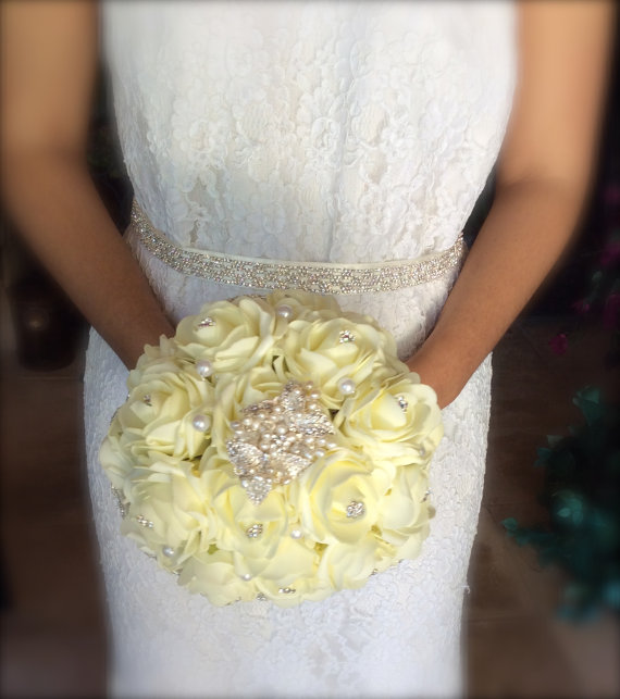 زفاف - wedding  bouquet with ivory foam roses and brooch  for vintage inspired wedding  for bride maid of honor bling bouquet