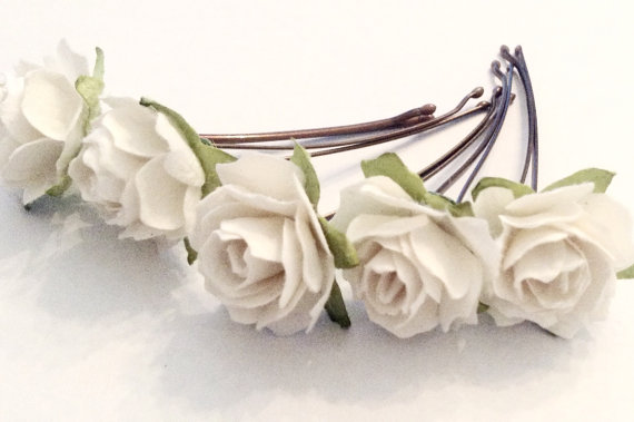 Hochzeit - hair accessories. hair pins. bobby pins. flower hair pin. wedding hair pins. bridesmaids. flower girl. White flower hair pins.