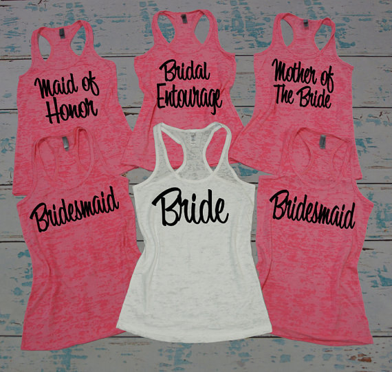 Mariage - 6 Bridesmaids tank tops S-2XL. Bachelorette Party shirts. Bridal Party tank tops. Script font tank tops for bridesmaids.