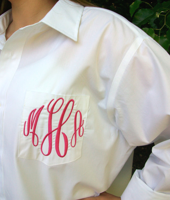 Свадьба - Monogrammed Button Down shirt, Bride or Bridesmaid, Wedding day party cover up