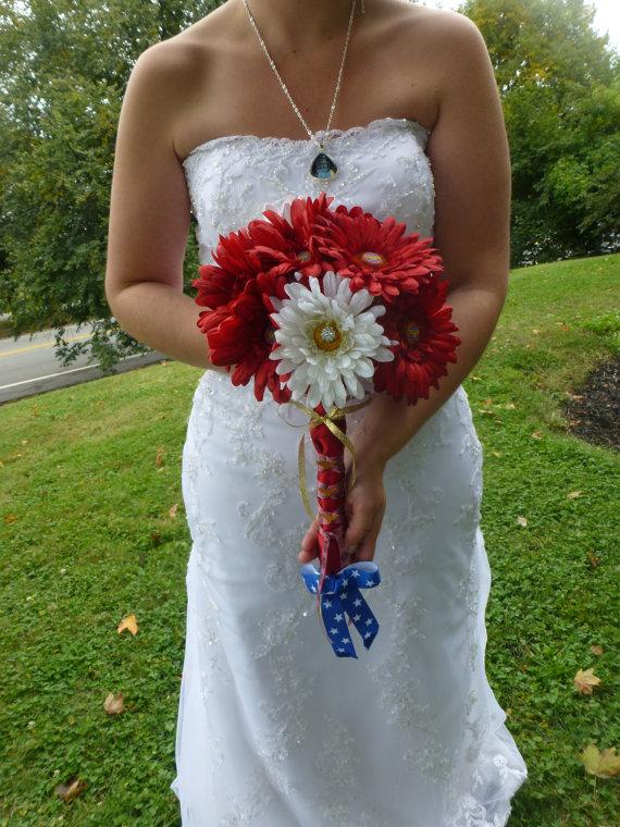 Свадьба - Wonder Woman Bouquet Geek Nerd Wedding