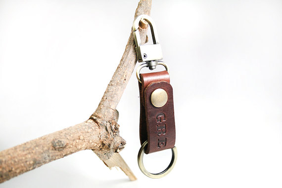 Hochzeit - Mens Keychain, Custom Keychain, Engraved Keychain, Personalized Leather Keychain, Keyring, Keyfob, Bridesmaid Gift, Bestman Gift, Keyholder